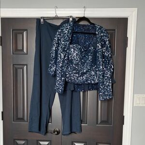 Chic Navy Women's Pantsuit Set